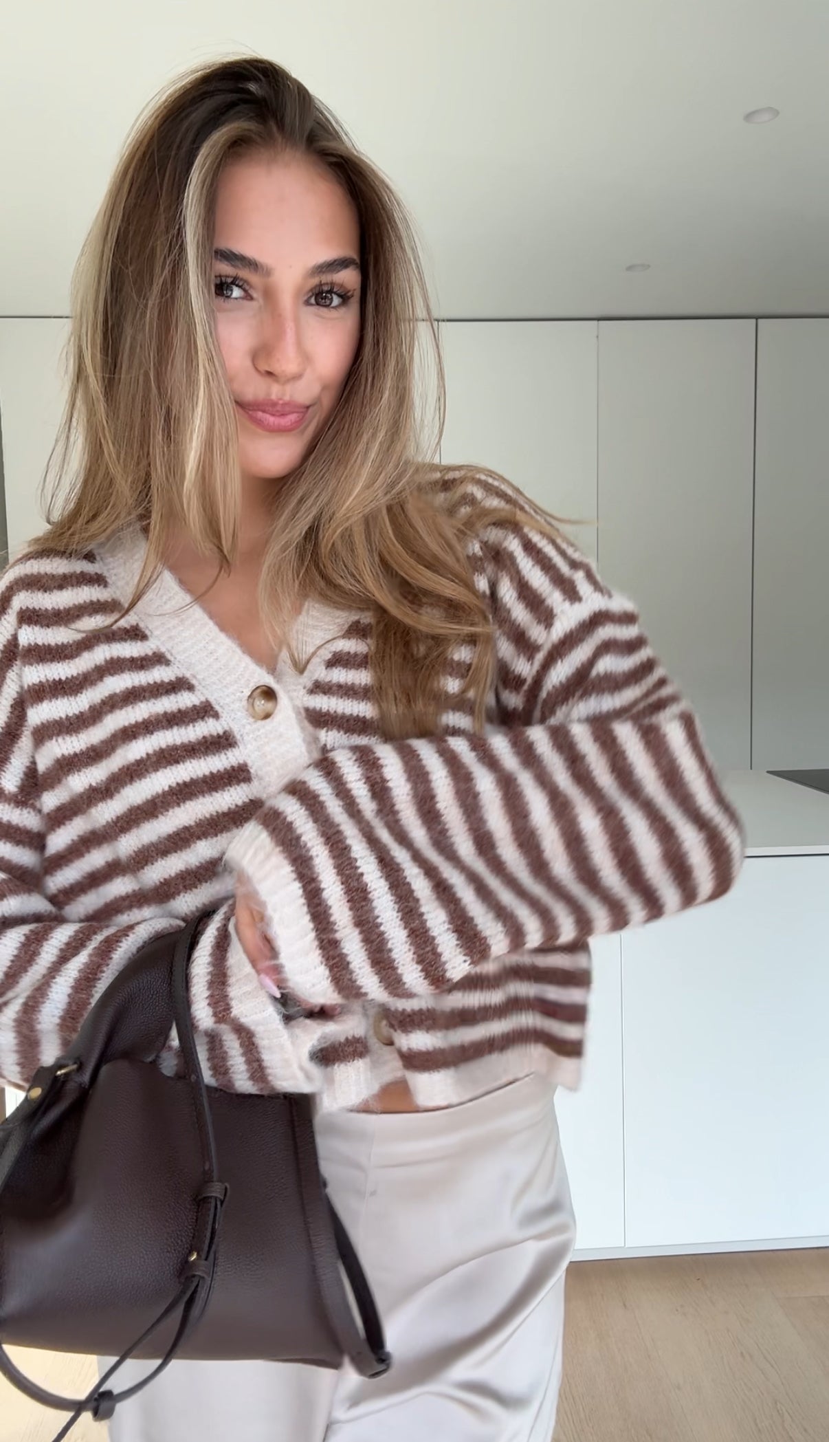 STRIPED V-NECK CARDIGAN CINNAMON