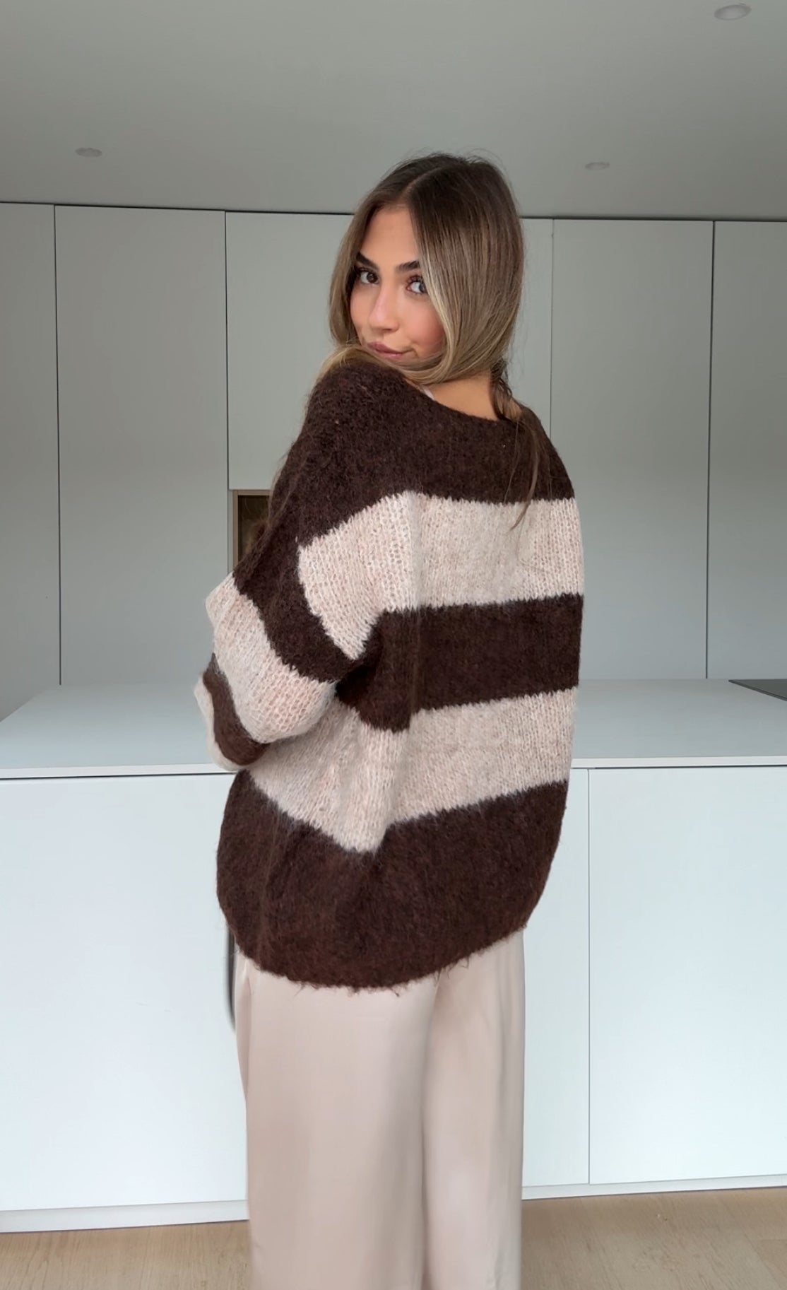 BOLD STRIPE PULLOVER DARK CHOCOLATE