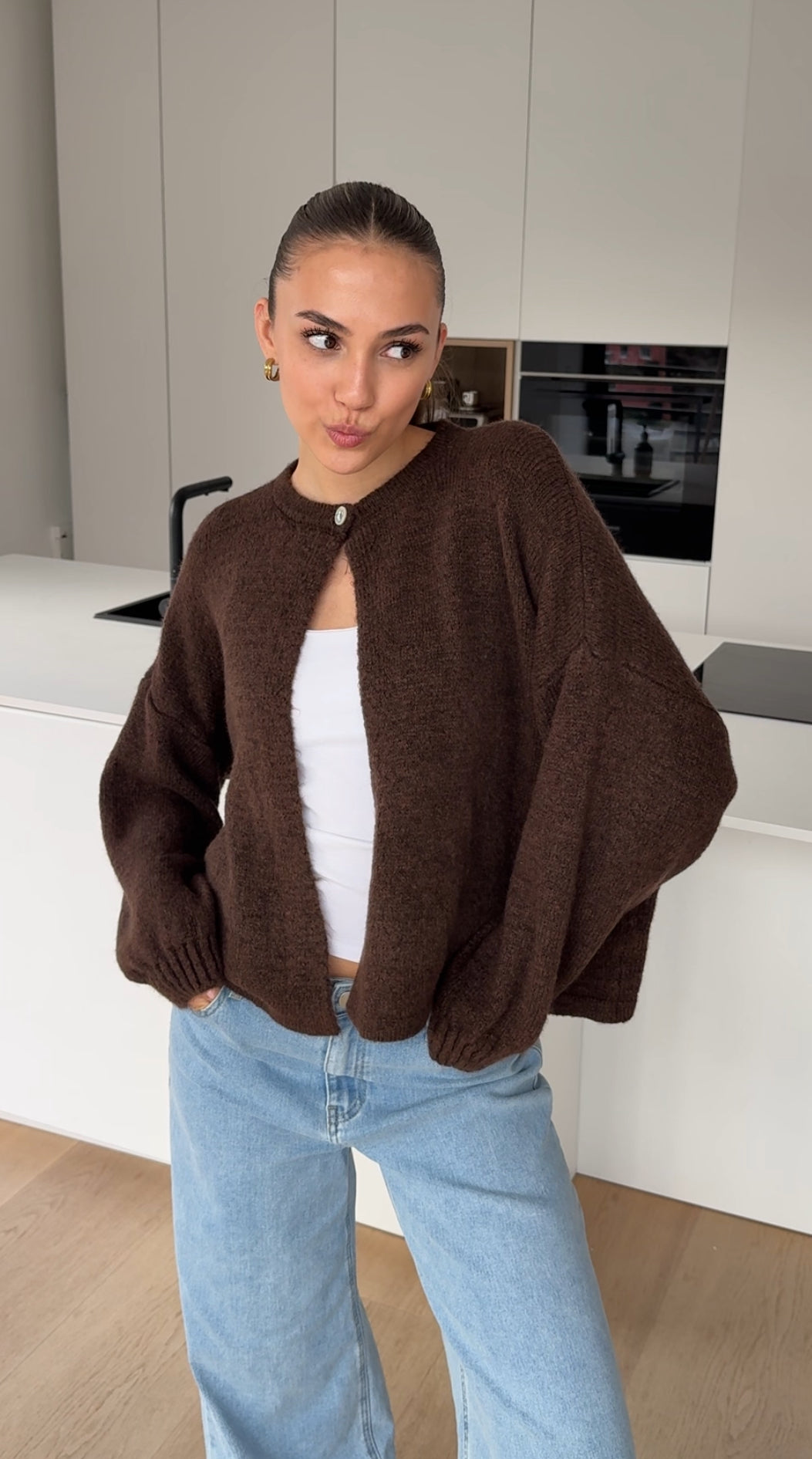 BUTTON CARDIGAN CHOCOLATE