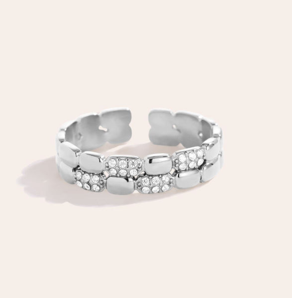 TWO LAYER OVAL DIAMOND RING