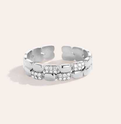 TWO LAYER OVAL DIAMOND RING
