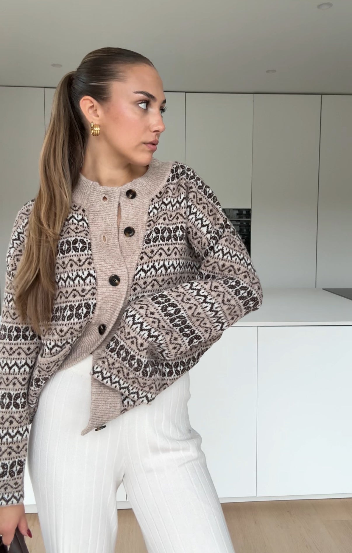 WINTER SEASON CARDIGAN