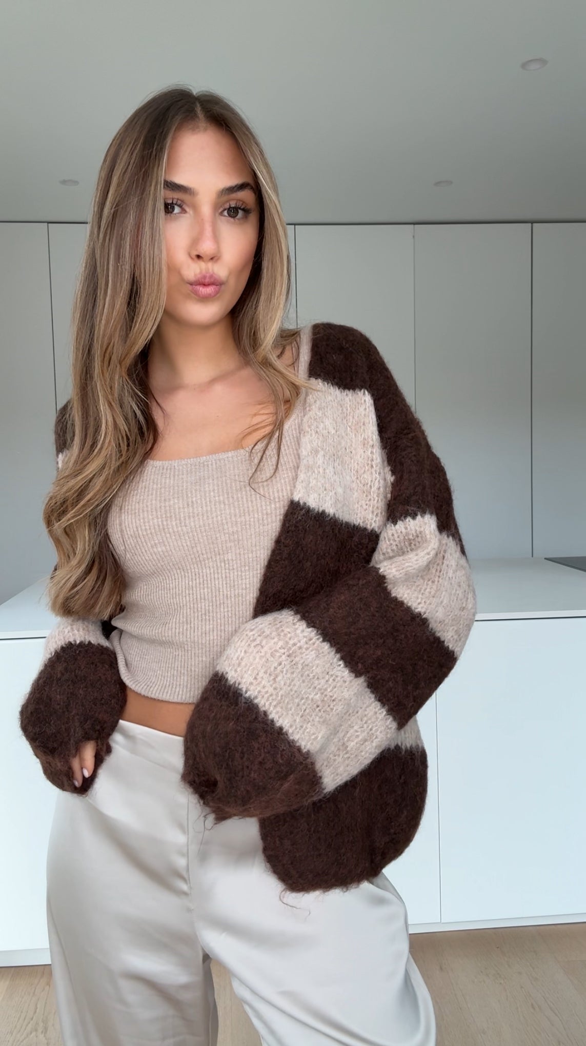 BOLD STRIPE CARDIGAN COFFEE