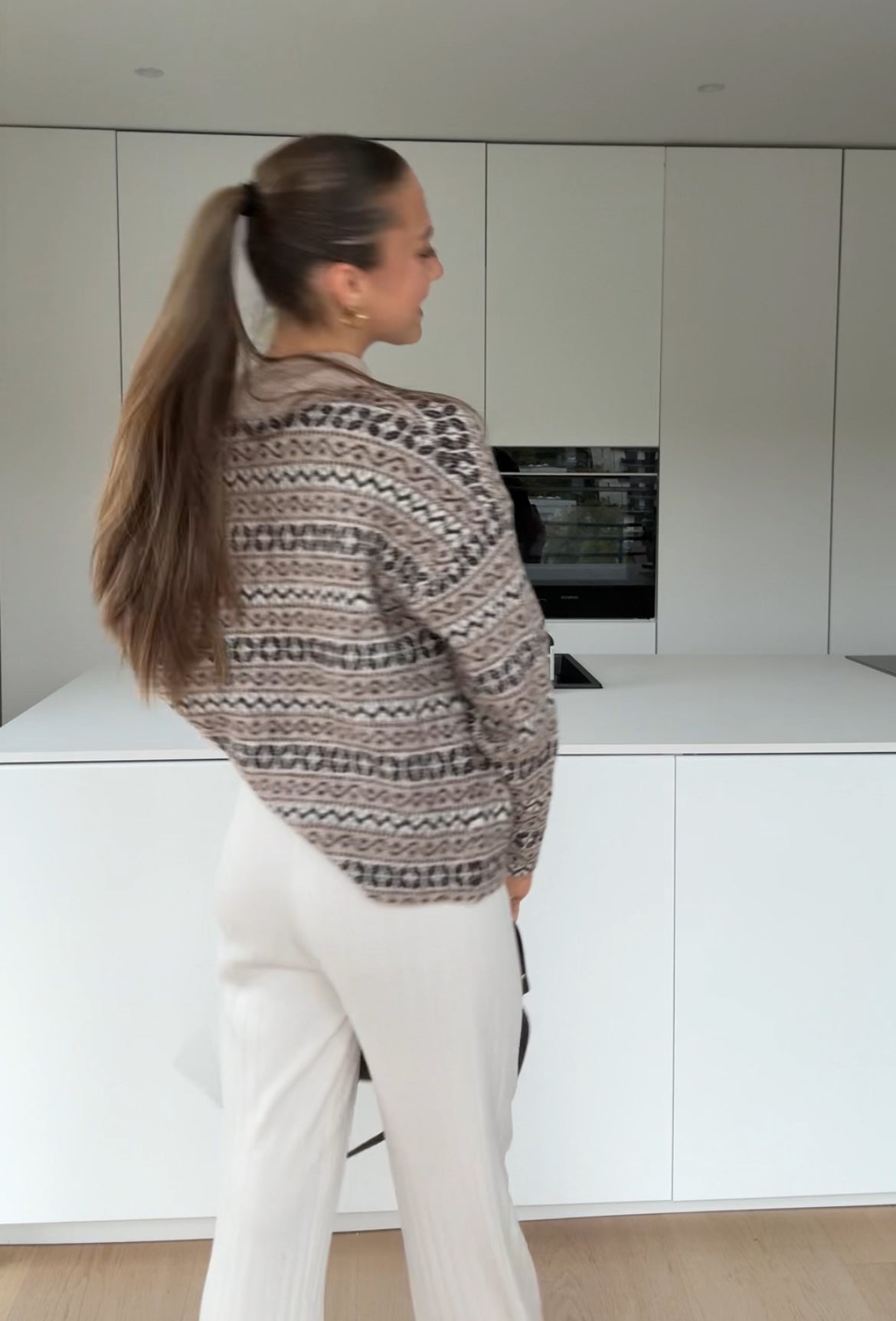 WINTER SEASON CARDIGAN