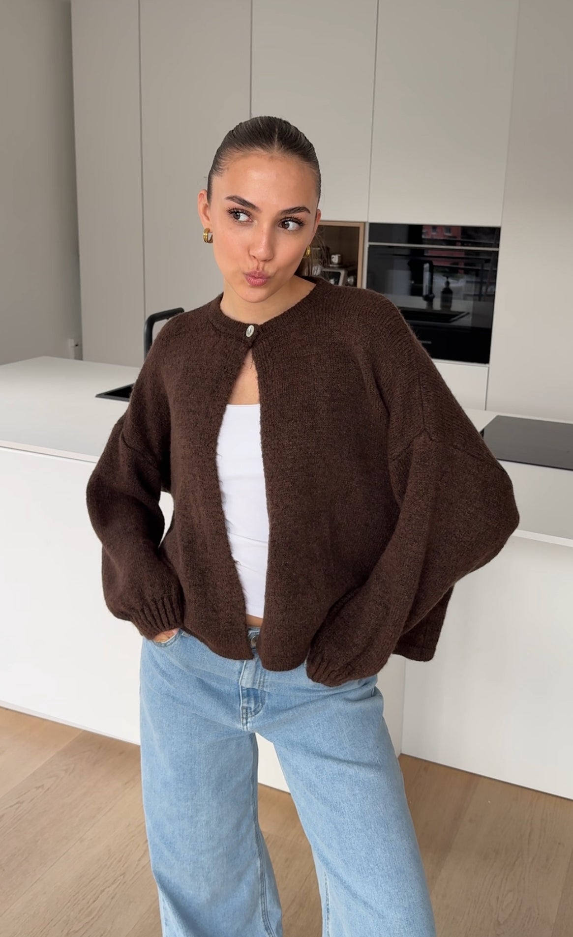 BUTTON CARDIGAN CHOCOLATE