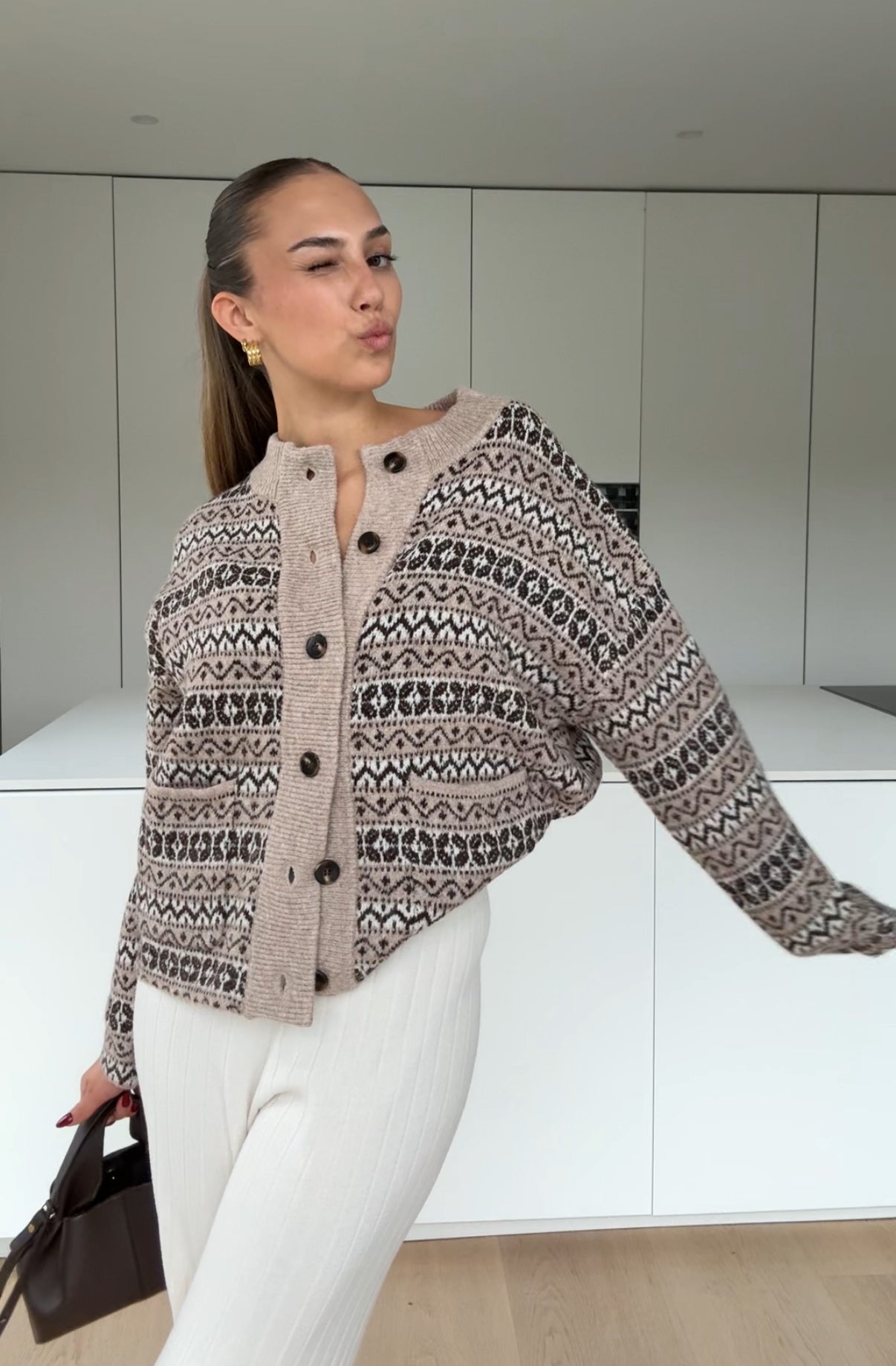 WINTER SEASON CARDIGAN