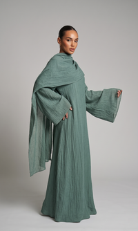 Abaya mit Cape und Brosche
