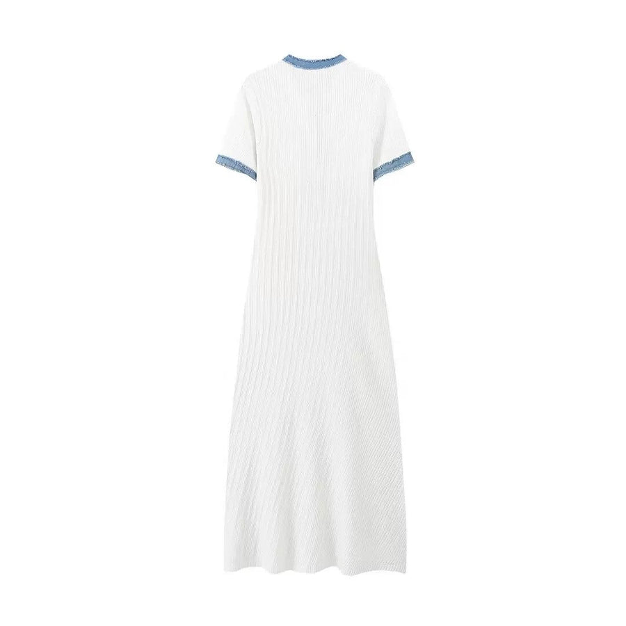 Sommerkleid mit blauen Akzenten